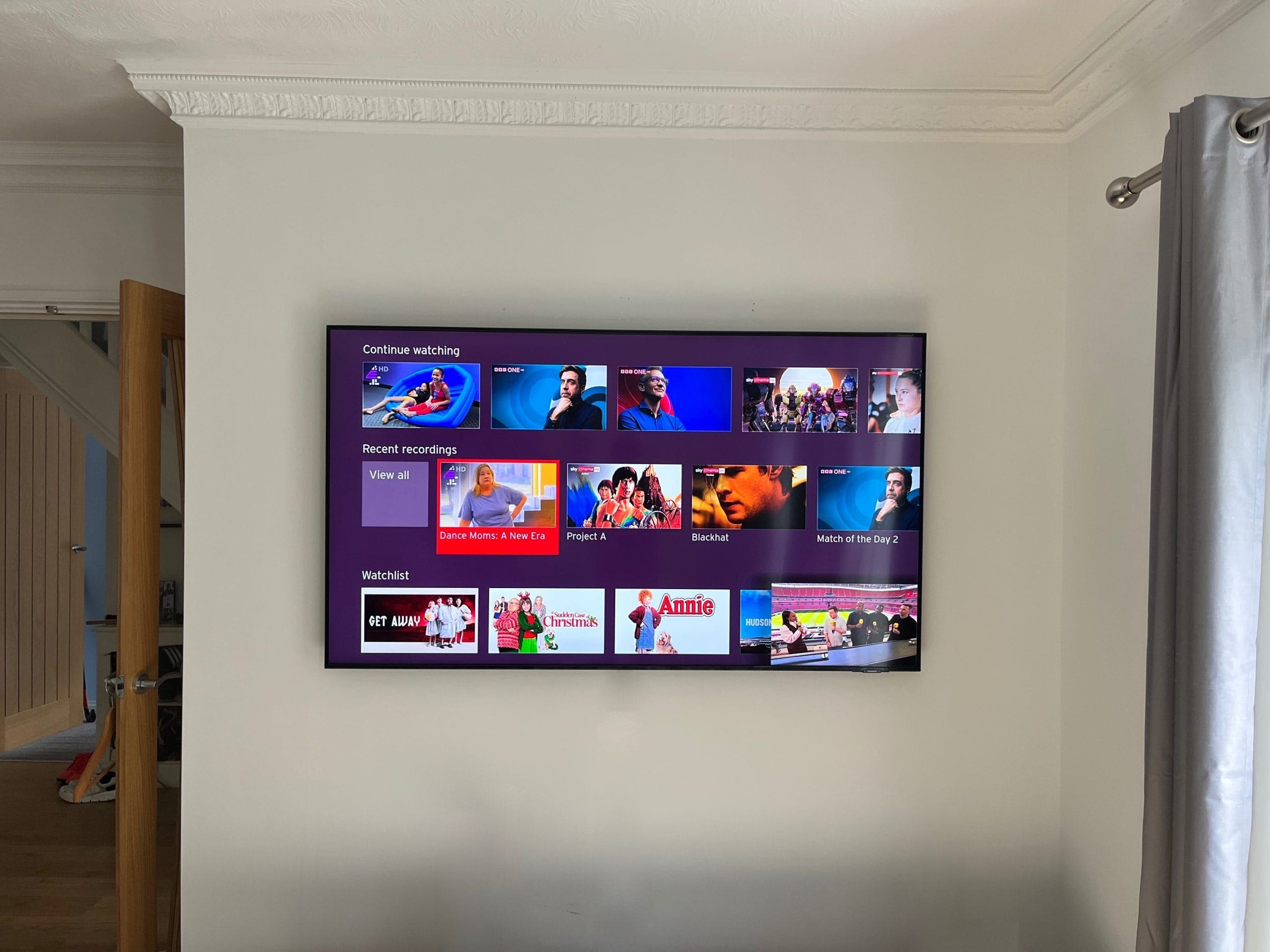 Same day TV wall mounting service in London, Kent, Essex, Hertfordshire, Surrey, Bedfordshire and Cambridge.
