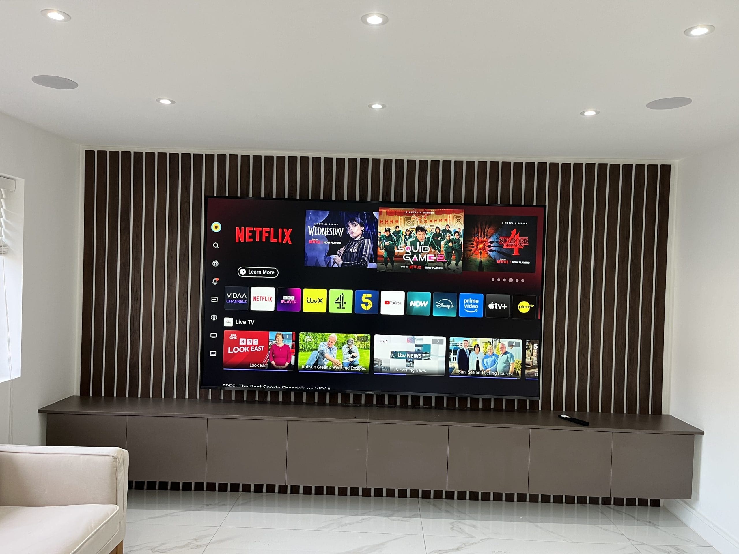 Looking for a same day TV wall mounting service in Wickford, at TV Mounter we provide professional TV wall mounting service in Wickford. Whether you are looking for TV wall mounting service near me or TV wall mount installation in Wickford, we have completed hundreds of installation to this area. We proudly serve London, Kent, Essex, Hertfordshire, Surrey, Bedfordshire and Cambridge.