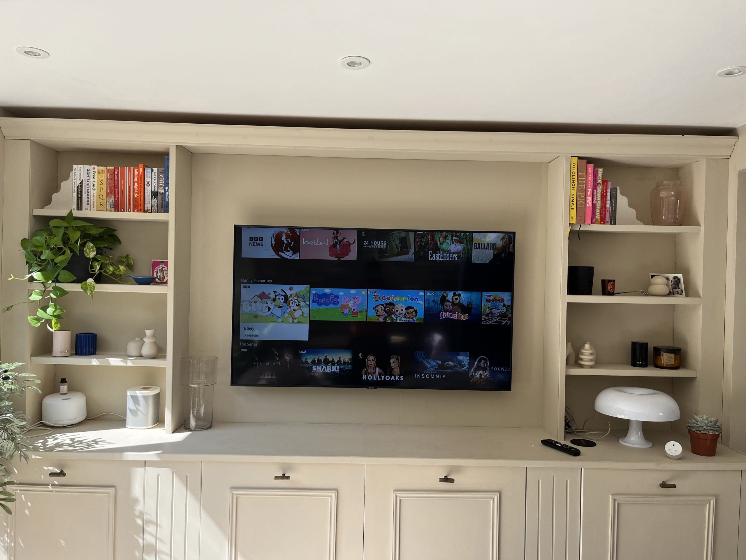 Looking for a same day TV wall mounting service in Dulwich Village, at TV Mounter we provide professional TV wall mounting service in Dulwich Village. Whether you are looking for TV wall mounting service near me or TV wall mount installation in Dulwich Village, we have completed hundreds of installation to this area. We proudly serve London, Kent, Essex, Hertfordshire, Surrey, Bedfordshire and Cambridge.